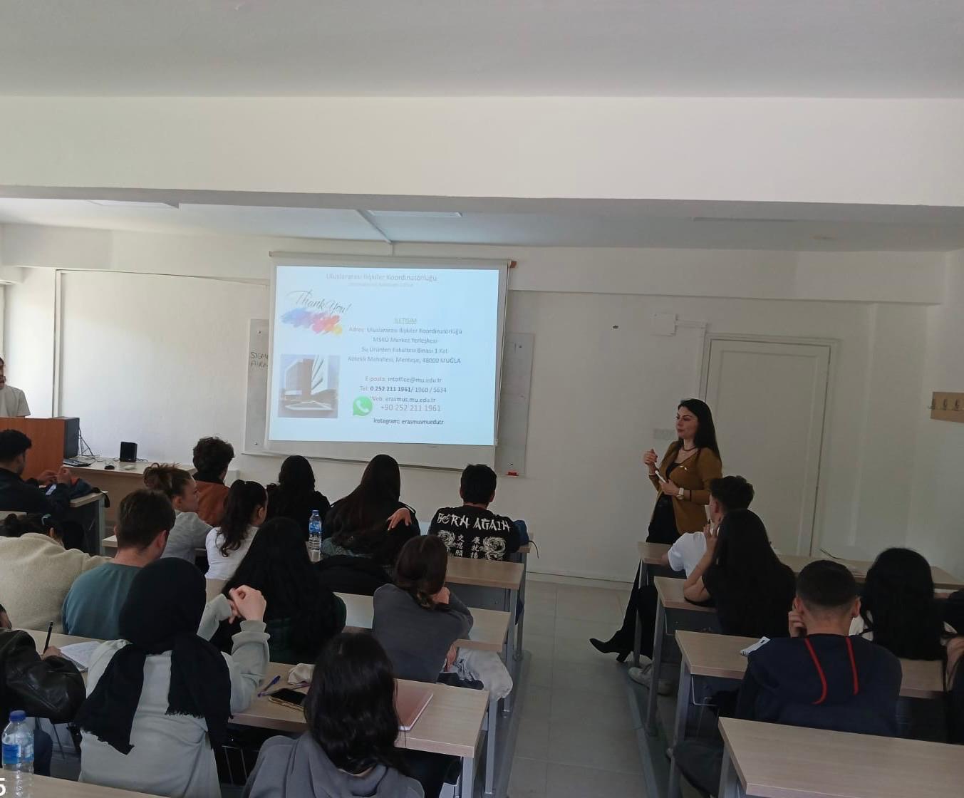 24.04.2025 tarihinde öğrencilerimize Erasmus tanıtım toplantısı düzenlendi. Okulumuz Erasmus Koordinatörü Öğr. Gör. Duygu Güvensay tarafından öğrencilere Erasmus öğrenim hareketliliği ve Erasmus Staj programı hakkında bilgilendirme yapıldı. Farklı kültürlerle tanışmanın ve kendi kültürümüzü de yurtdışına tanıtmanın önemli bir deneyim olduğunu vurgulandı.